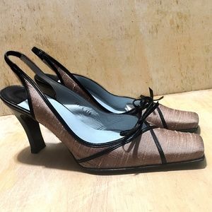 New ANTHROPOLOGIE AUDLEY Heels Tan Raw Sateen &Patent Accents SZ 10.5